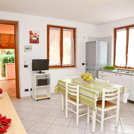 Helle Mediterrane Mit Veranda Und Garten By Interhome Hébergement de vacances Cefalù