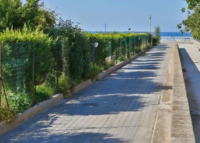 Helle Mediterrane Mit Veranda Und Garten By Interhome Hébergement de vacances *